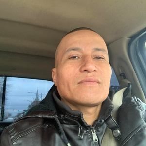 Meet your Posher, Cesar